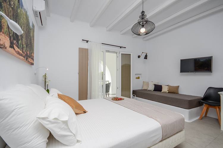 Lino Studios Apartments in Agia Anna